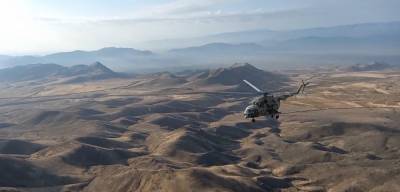 Карабах: российские вертолеты начали сопровождать колонны миротворцев
