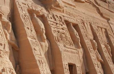 Ученым удалось раскрыть оригинальные цвета астрономических надписей в храме египетской Эсны