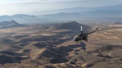 Вертолёты ВКС России начали сопровождать колонны миротворцев в Карабахе