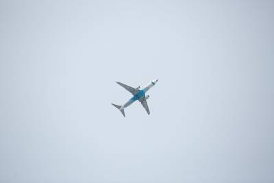 Пассажирский самолет, летевший из Тюмени в Салехард, вынужденно сел в Надыме