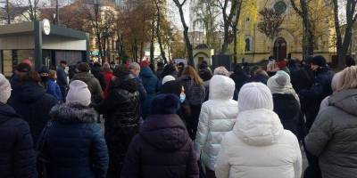 В Ровно предприниматели вышли на акцию против карантина выходного дня