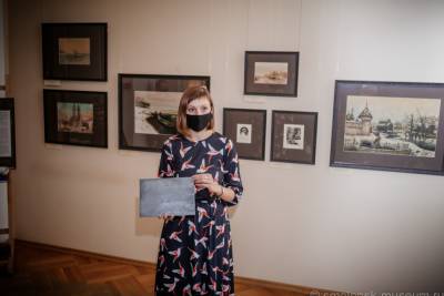 К 100-летию галереи в Смоленске открылась выставка графических работ