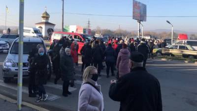 В Черновцах предприниматели протестуют против карантина выходного дня: фото, видео