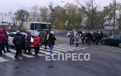В Киеве перекрыли улицу из-за карантина выходного дня