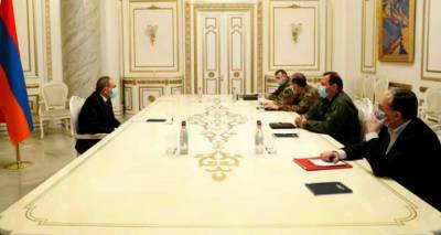 Пашинян обсудил с военно-дипломатическим корпусом ситуацию вокруг Карабаха