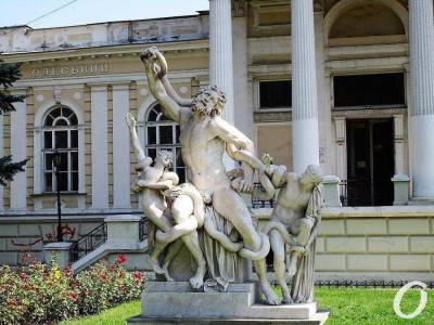 Три одесских скульптуры: гордость горожан и магнит для вандалов (видео)