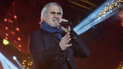 Меладзе призвал артистов отказаться от новогодних съемок