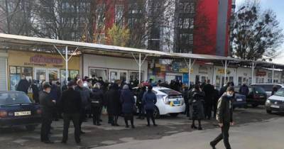 Во Львове полиция заблокировала работу как минимум четырех рынков и торгового центра