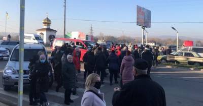 В Черновцах более 300 предпринимателей перекрыли дорогу из-за карантина (видео)