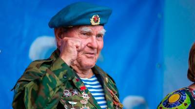 Старейшего десантника России похоронили с воинскими почестями