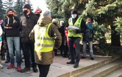 В Ровно предприниматели вышли на протест из-за карантина выходного дня