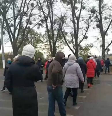 В Житомирской области предприниматели перекрыли трассу: видео