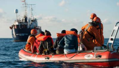 В Средиземном море погибло около сотни мигрантов