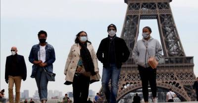 Франция готовится "жить с вирусом" до лета 2021
