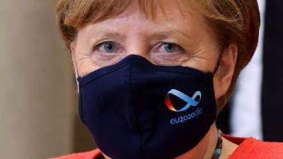 Зеленский может закупить российскую вакцину у Меркель