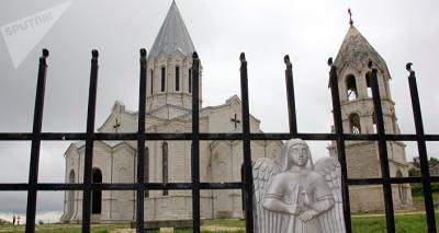 Армянская церковь осуждает осквернение азербайджанскими военными храма Казанчецоц в Шуши