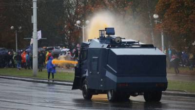 Полиция Франкфурта применила водомёты против участников антикарантинной