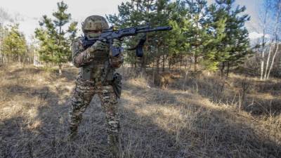 Российских миротворцев в Карабахе вооружили АК-12