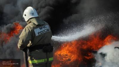 Огонь охватил больше тысячи кв. м. в жилом доме в Подмосковье