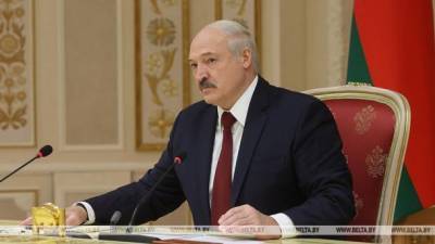 Лукашенко заявил, что в Беларуси "никакой революцией не пахнет"