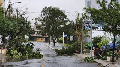 Ко Вьетнаму приближается масштабный тайфун: сотни тысяч людей эвакуируют