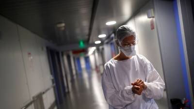 Во Франции за сутки выявлено более 32 тысяч случаев коронавируса