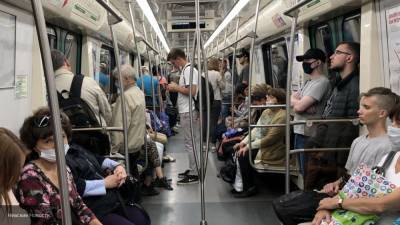Две петербурженки устроили ожесточенную драку в вагоне метрополитена