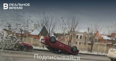 В Казани Mazda перевернулась на крышу после столкновения с «Газелью»