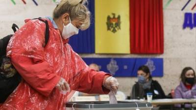 Фейки и провокации: Зачем Запад вмешивается в президентские выборы Молдавии?
