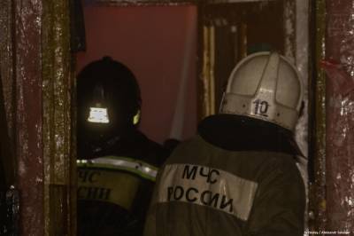 Томские пожарные спасли мужчину из горящего дома