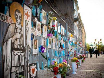 В Петербурге разобрали мемориал погибшим от коронавируса медикам
