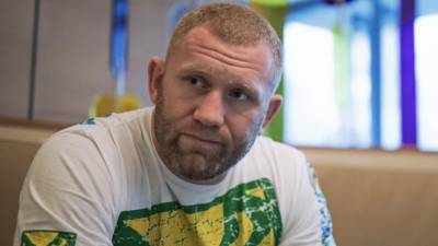 Харитонов назвал сумму, которую ему задолжал бывший боец UFC Адам Яндиев