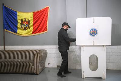 Додон или Санду: в Молдавии стартовал второй тур президентских выборов