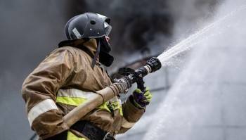 11 человек спасли череповецкие брандмейстеры во время пожара