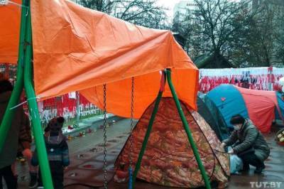 В Минске впервые появились революционные палатки