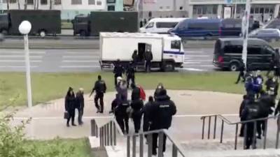 Очевидцы сообщили о задержаниях в ходе акции оппозиции в Минске