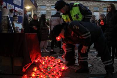 Жители Корсакова почтили память жертв ДТП