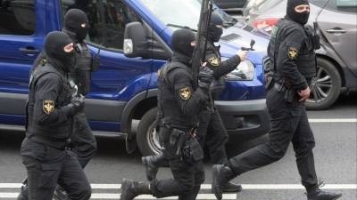Три светошумовые гранаты применили против протестующих в Минске