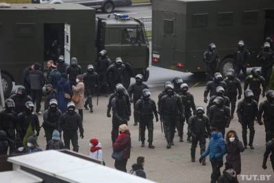 В Минске, где проходит акция оппозции, раздались взрывы