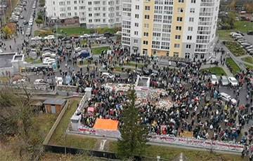 На площади Перемен в Минске уже тысячи протестующих