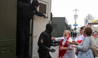 Правозащитники сообщают о более 100 задержанных в ходе акций протеста в Беларуси