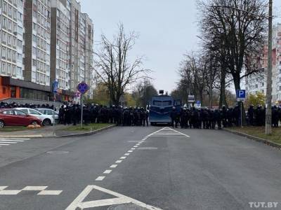 В Минске протестующих разгоняют светошумовыми гранатами. Есть пострадавшие