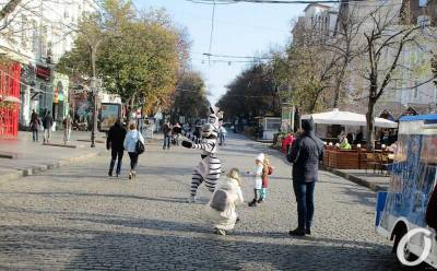 Карантин выходного дня в центре Одессы: открыто, закрыто, закрыто, но открыто (фото)