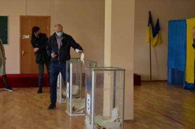 Наблюдатели озвучили предварительную явку украинцев во втором туре выборов