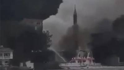 Пожар произошел в старинной мечети в Стамбуле