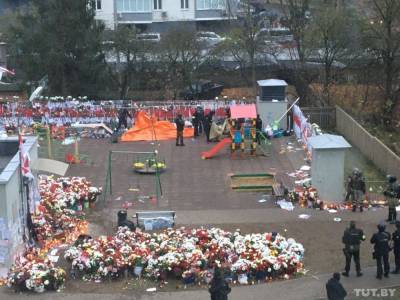 В Минске силовики разогнали митинг на Площади Перемен и разрушили мемориал Бондаренко