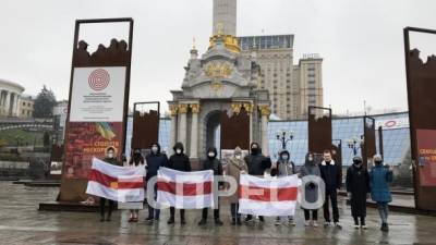 Белорусы вышли на Майдан Независимости в Киеве, чтобы поддержать своих соотечественников в борьбе с режимом Лукашенко. ФОТО