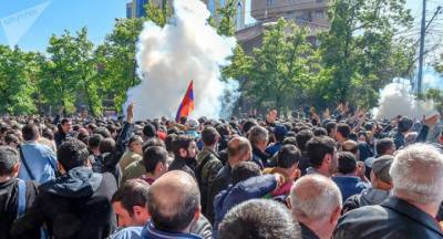 Кремлевский путч в Армении завис