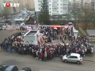 Силовики оцепили Площадь перемен в Минске. Задержаны не менее 450 человек