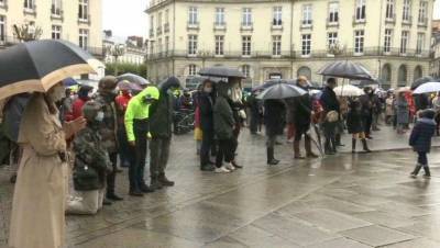 Во Франции прошли митинги с призывом возобновить мессы